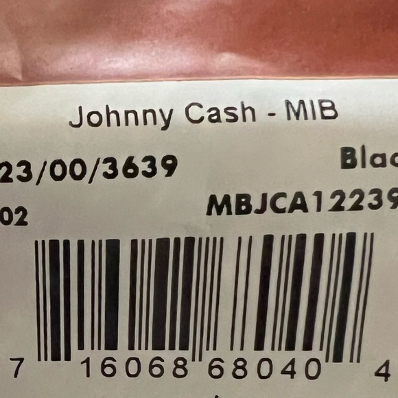 Johnny Cash Men's Man in Black Graphic Tee with Short Sleeves - Picture 6 of 6